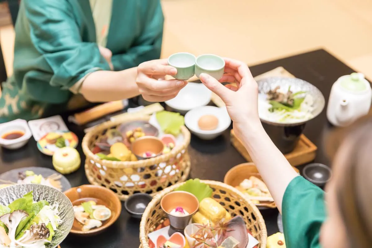 자오 수빙 지대와 눈 위를 가로지르는 로프웨이의 겨울 산악 풍경