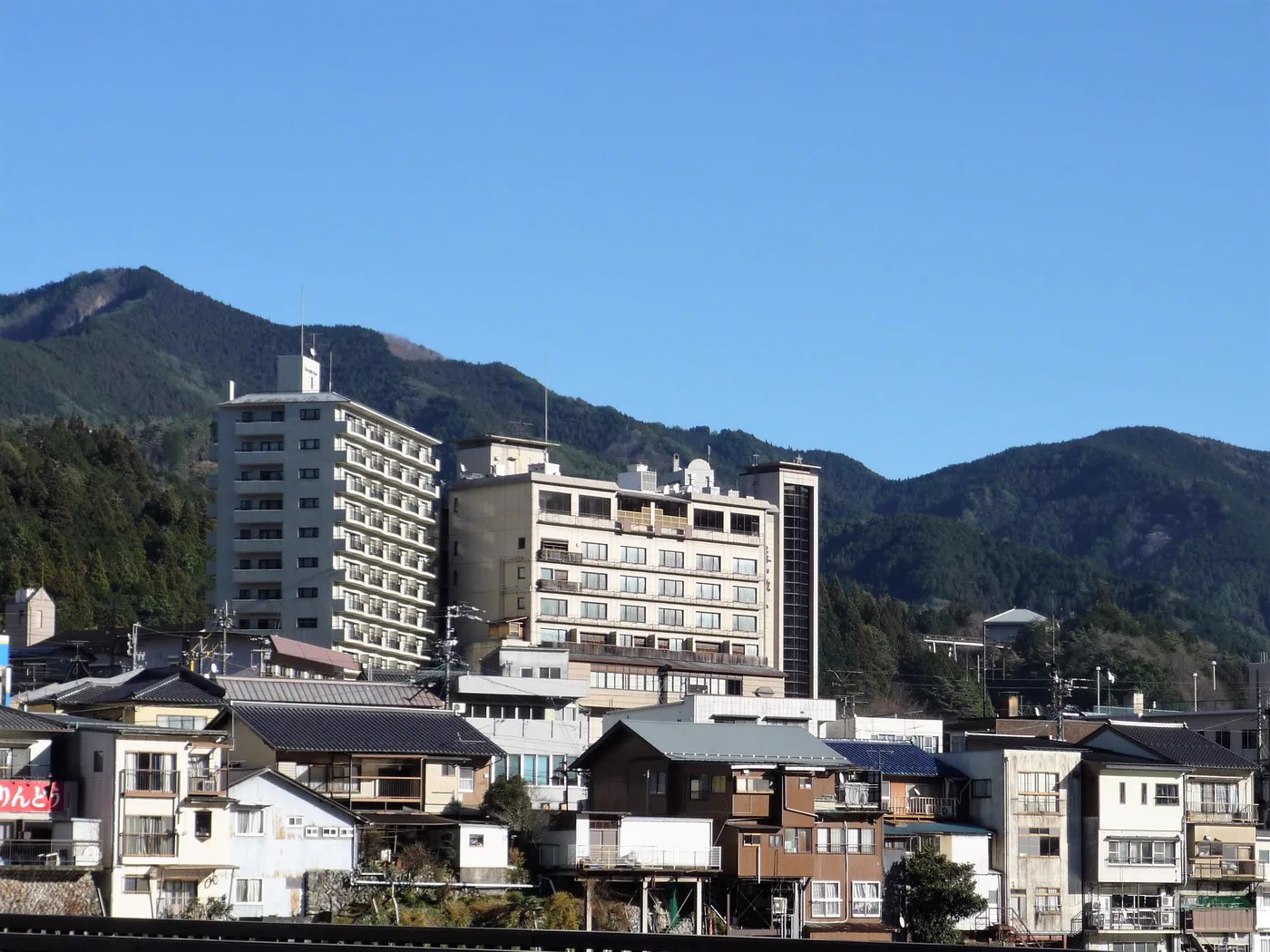 게로 온천 1박 2일 코스: 나고야에서 출발, 온천 거리 숙박, 다음 날 다카야마로